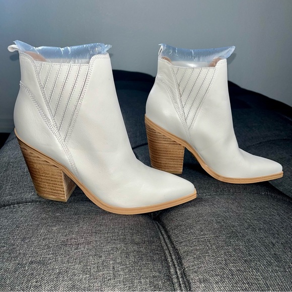 Marc Fisher Gadri Off White Leather Staked Block Heeled Bootie Sz 8.5M NWOB